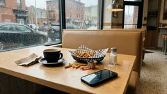 7 subtle signs someone is truly present with you (and it’s not about big gestures)