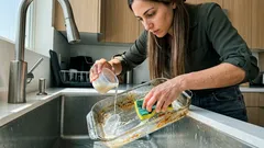 How to remove the greasy halo from glass bakeware (I tested 5 methods)